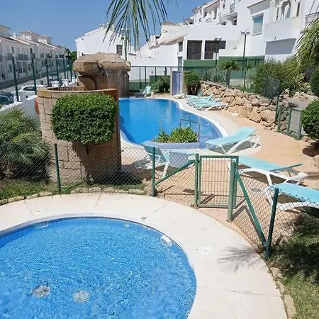 Agradable Adosado Con Piscina