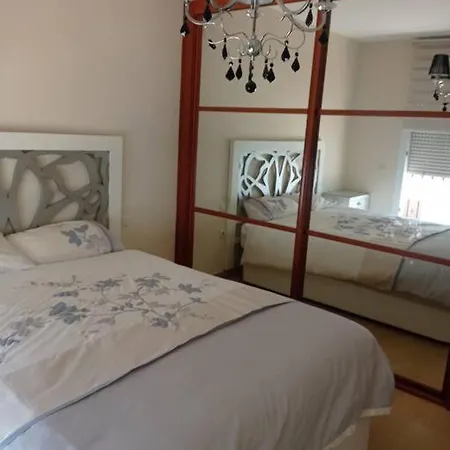 Agradable Adosado Con Piscina